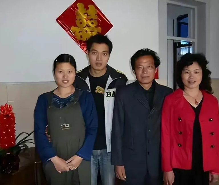 这下王玉花再也无法忍受,决定不惜一切代价脱离苦海,她向丈夫提出离婚