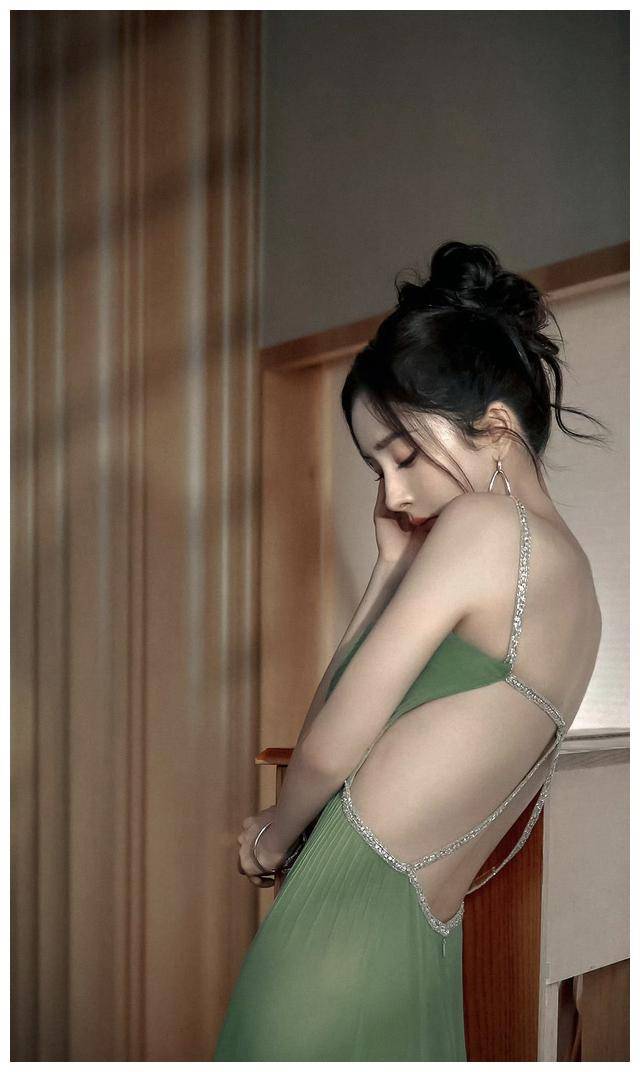 杨幂内娱天花板赏心悦目的衣品颜值与身材你知道多少