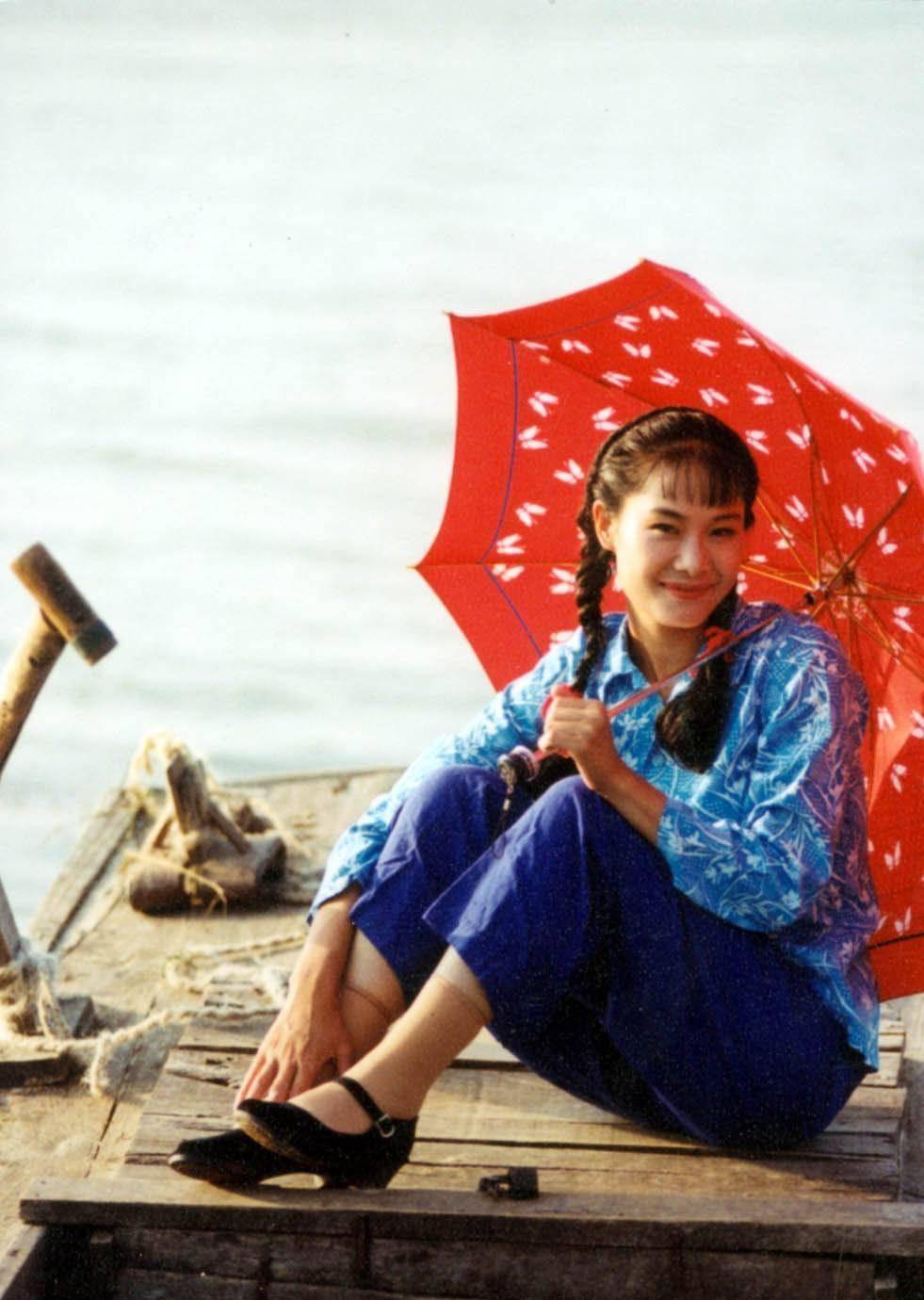 原创歌手于文华生下女儿就被抛弃转身嫁给网恋小伙后她怎样了