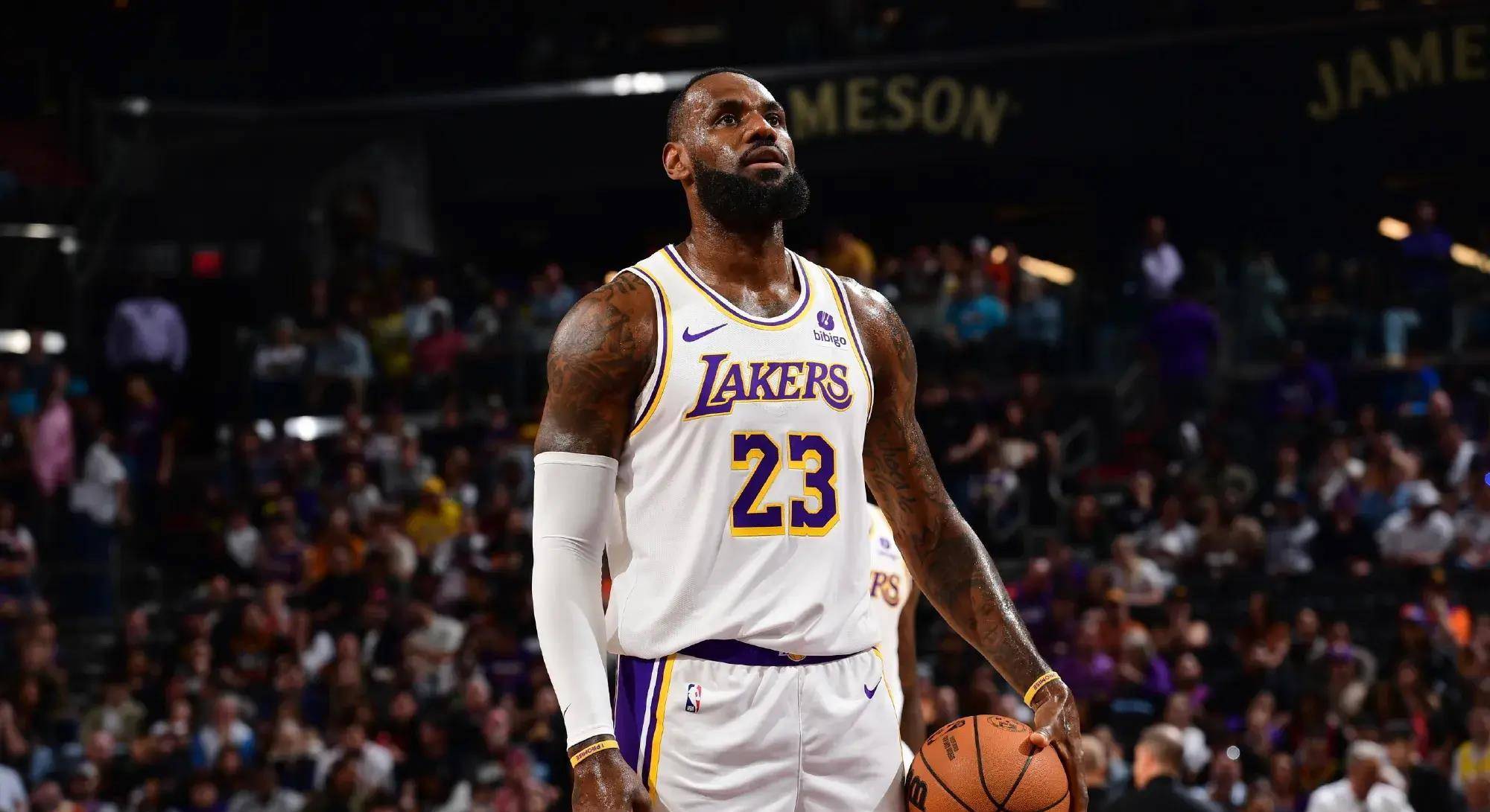 湖人官推晒詹姆斯离场照:他的影响力_照片_球员_球迷