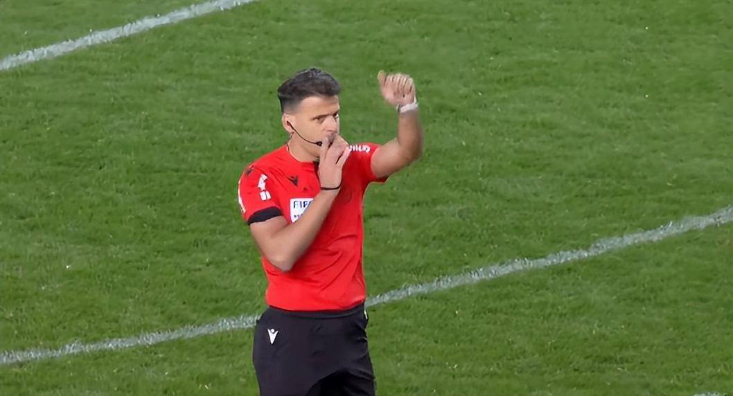 吹掉皇马绝杀还套红牌的裁判 曾吹罚巴萨6个点球_曼萨_比赛_西甲