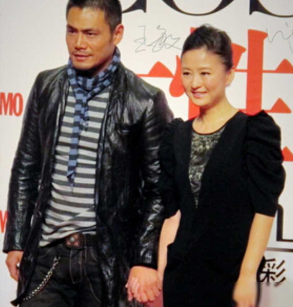 人艺花旦张培嫁给著名帅气演员生一对龙凤胎家庭幸福美满