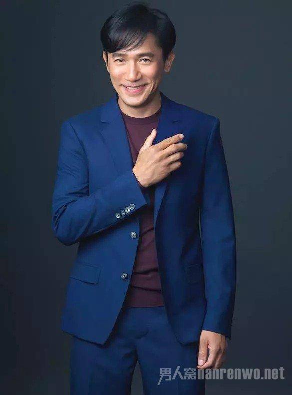 一个眼神拿到9次影帝,愿为刘嘉玲退出,与周星驰情深却未同框_梁朝伟