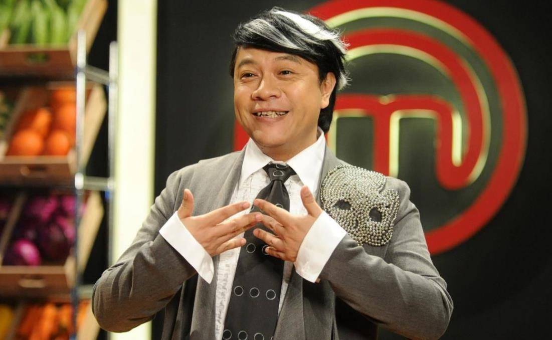 台媒曝蔡康永新恋情,与白发男友逛街遛狗,经纪人拒回应私人问题