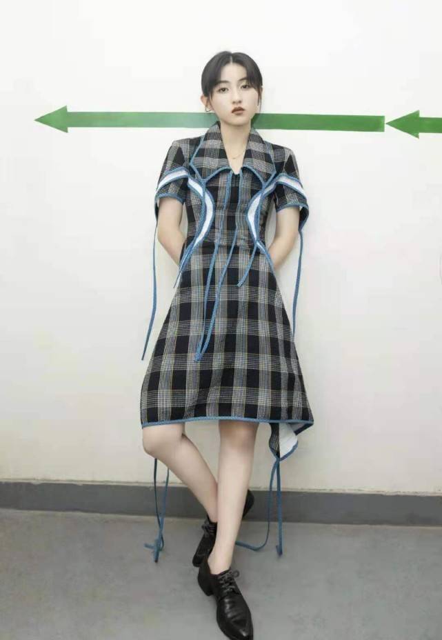 原创林妙可太可惜童年穿旗袍跟张子枫合影比她洋气如今颜值像路人