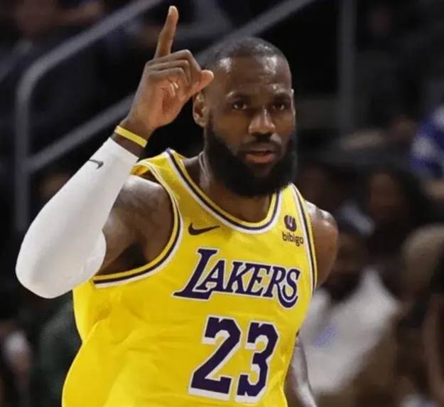 詹姆斯通过上篮正式达成411历史壮举,是一瞬也是永恒!_生涯_时期_骑士