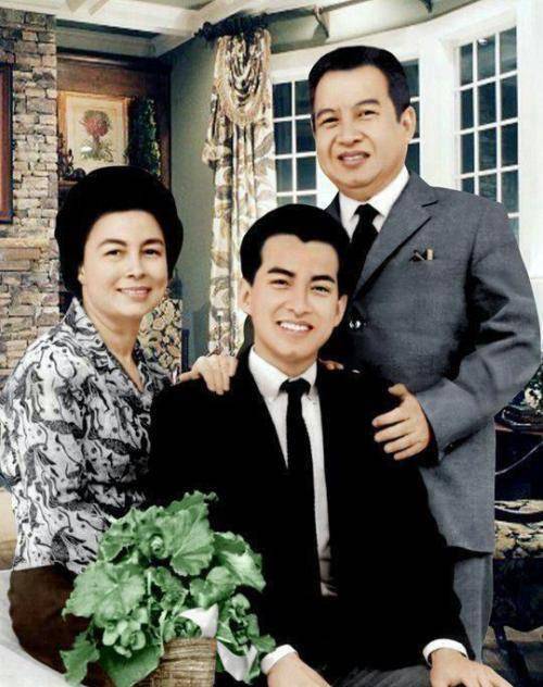 国王生了两个儿子,一个像天使,一个像魔鬼_王子和_莫尼克_西哈莫尼