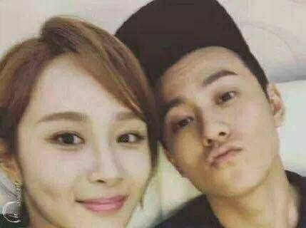 在这个过程中,杨紫也在娱乐圈内交往过男朋友,我们也看见杨紫和男友在