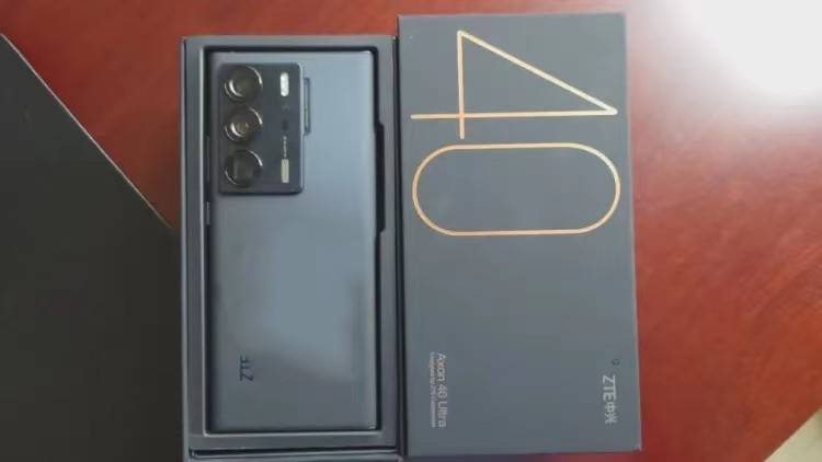 从高端市场跌至中端市场,屏下摄像 6400万三主摄_axon_ultra_中兴