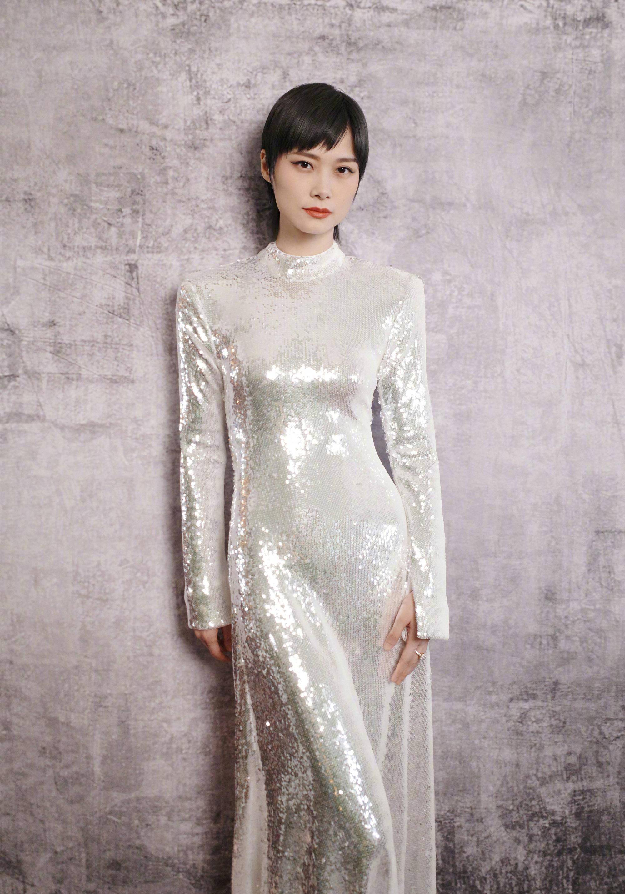 月度最in造型-2月刊:飒甜唐嫣梦幻诗诗,肖战娜扎欲辣撩人,刘涛制服太