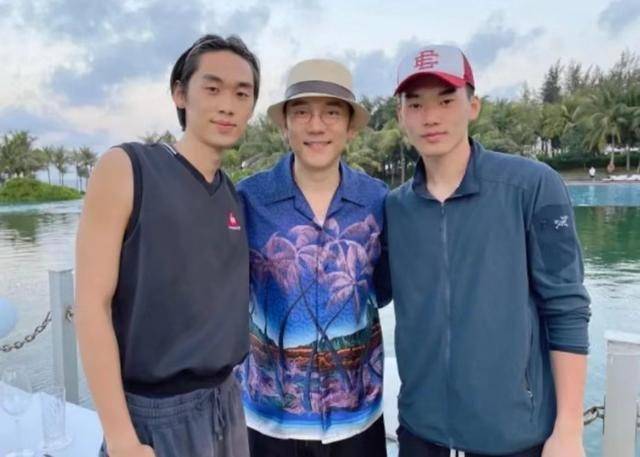 高考后,林子濠凭借全美第一的成绩,被帕森斯设计学院录取.