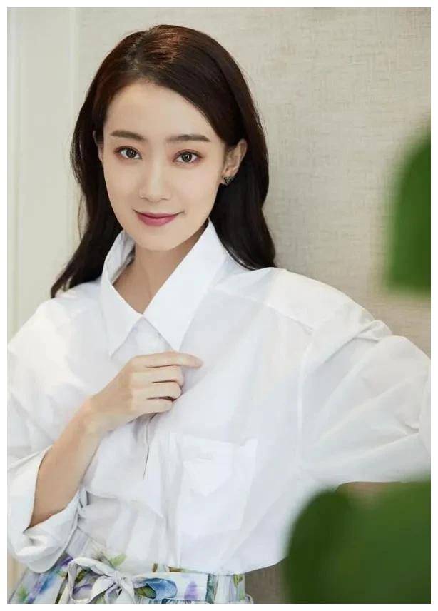 张小斐惊艳登场,内娱江湖地位凸显,37岁魅力全开_实力派_崛起_贾玲