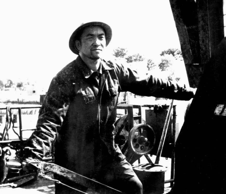 王进喜的照片泄密?假的!又是日精粉的杰作_大庆油田_文章_中国