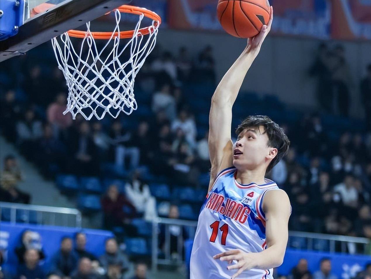 cba全明星南区逆转北区!齐麟空砍29分,胡明轩荣获mvp!_张镇_三节_表演