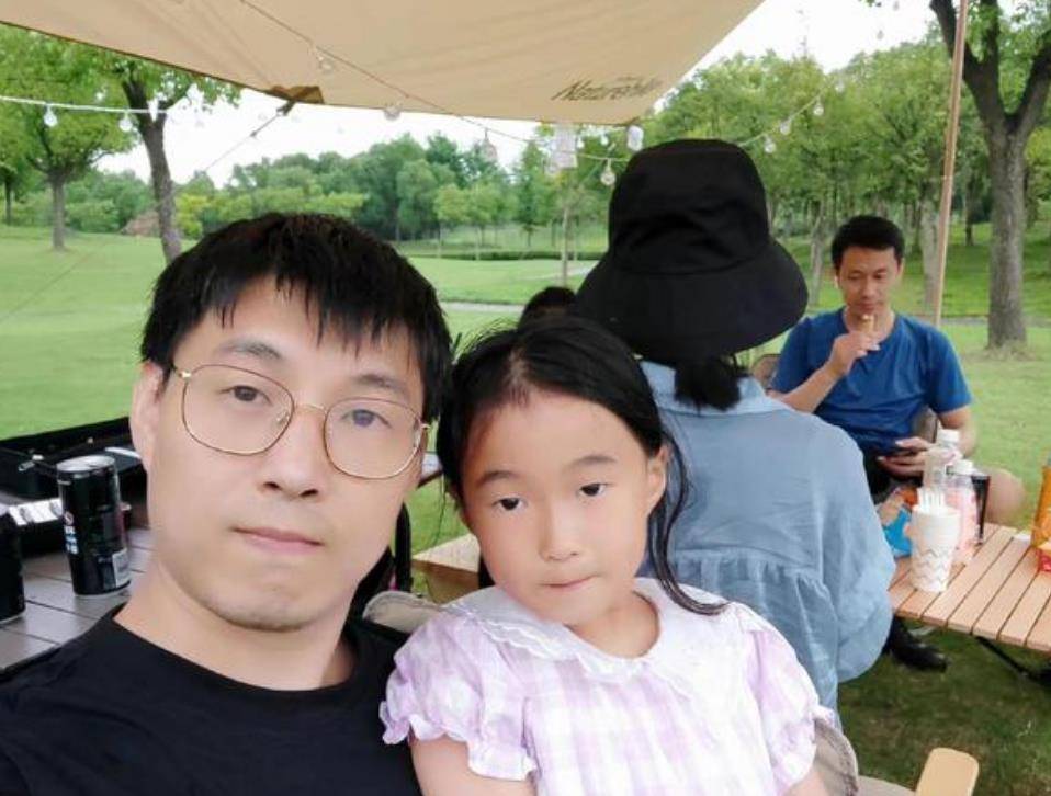 一年后丈夫再恋爱,被网友痛骂_闫宏微_吴载斌_生活