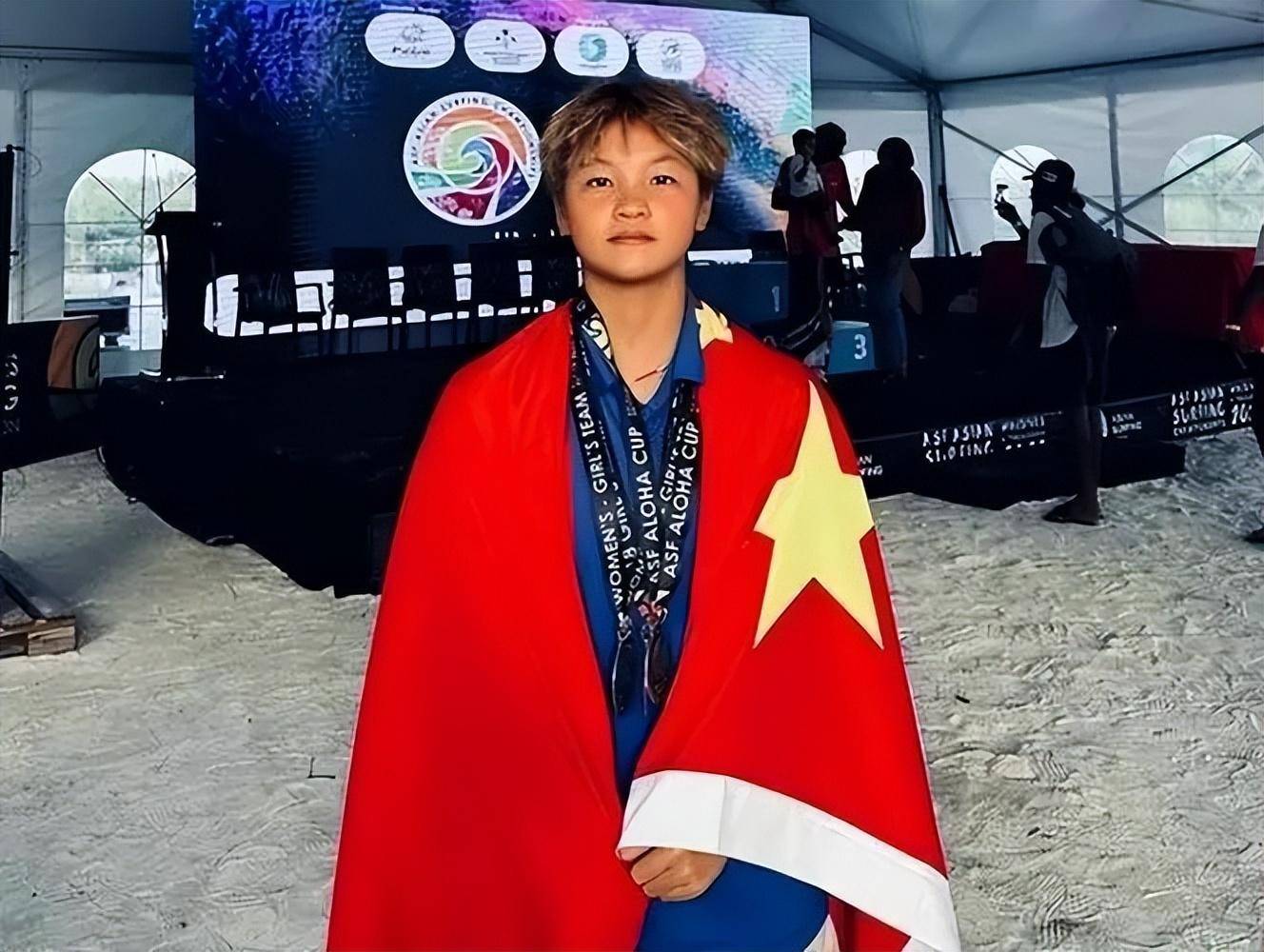 杨思琪:力量型选手,首位代表中国队参加奥运会冲浪比赛的选手.