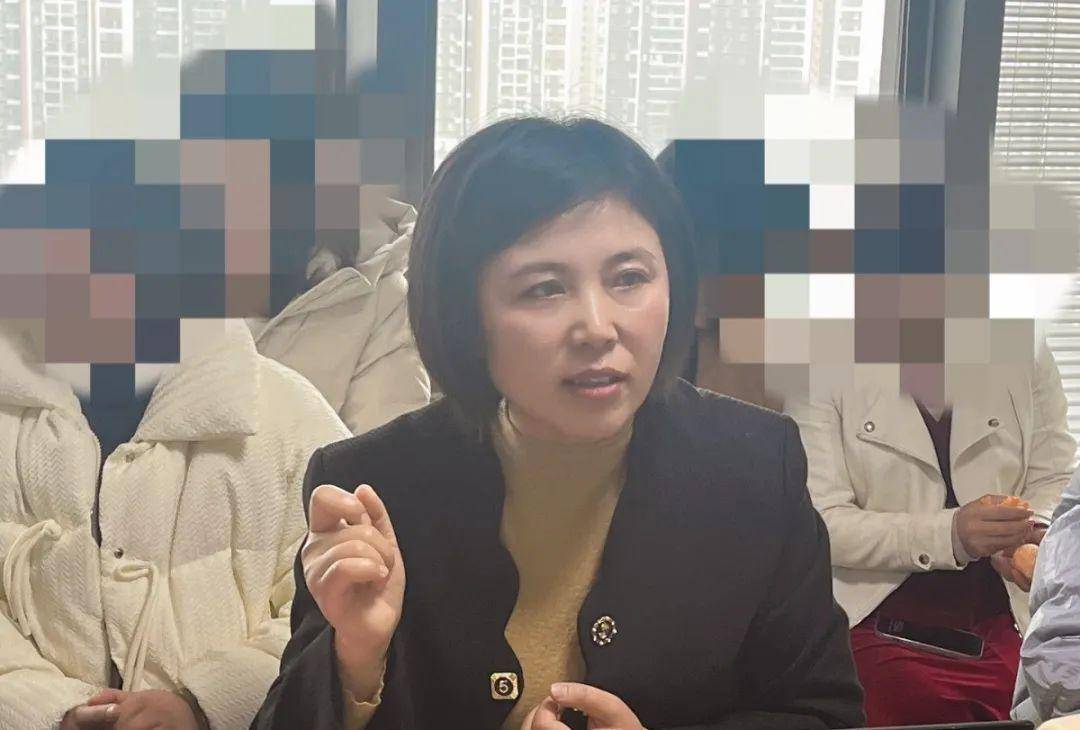 3月1日,曾媛律师前往七星村党群办,讲授婚姻家庭相关法律知识.