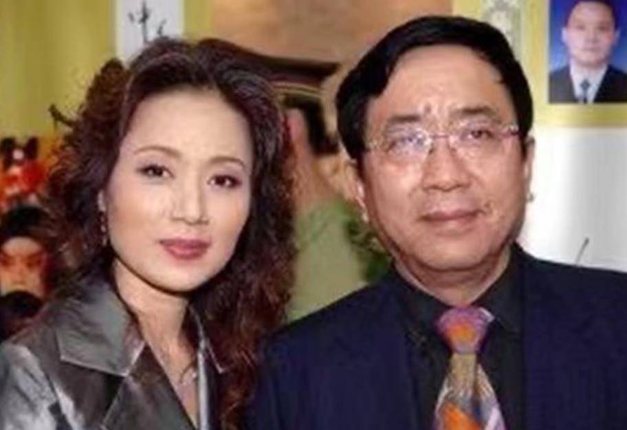 原创李红为照顾病重余秋雨异地打工每月只留40元却换来一纸离婚书