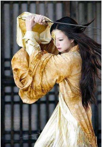 原创画皮2在小唯的诱导下高贵的靖公主终于沦为了霍心宣泄的工具