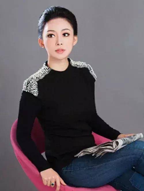 原创42岁潘晓婷身家上亿新恋情似无疾而终身材依旧火辣迷人