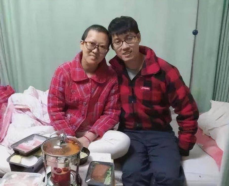 一年后丈夫再恋爱,被网友痛骂_闫宏微_吴载斌_生活