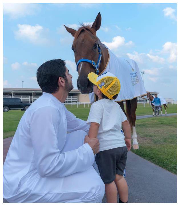 哈曼丹_儿子_穿着