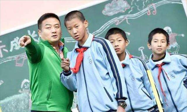 原创杨璞看上小11岁美妻长腿拒为70万踢假球现扎根青训