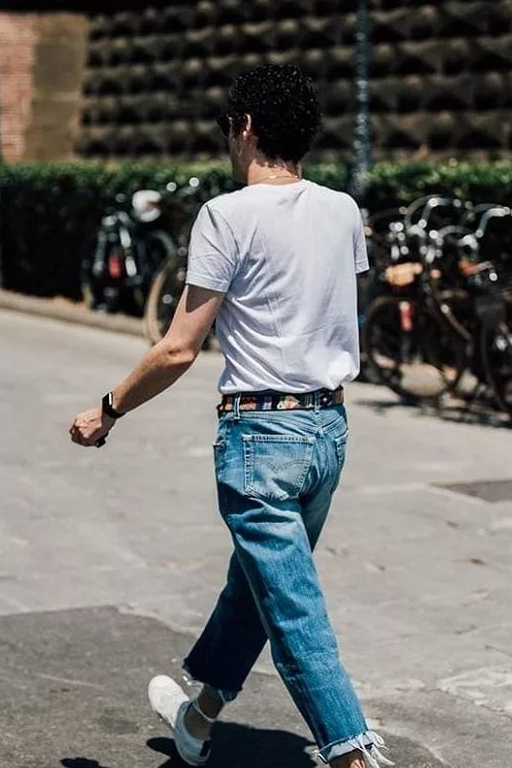 裤脚的人,他肯定不知道这么一个小小的技巧竟然在很多年后掀起了这么