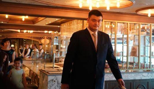 原创39岁姚明身价过亿体重已超400斤妻子叶莉直言生活压力重