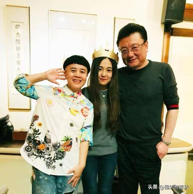 王宁话少,刘纯燕有时说上十句,他也不会回一句.