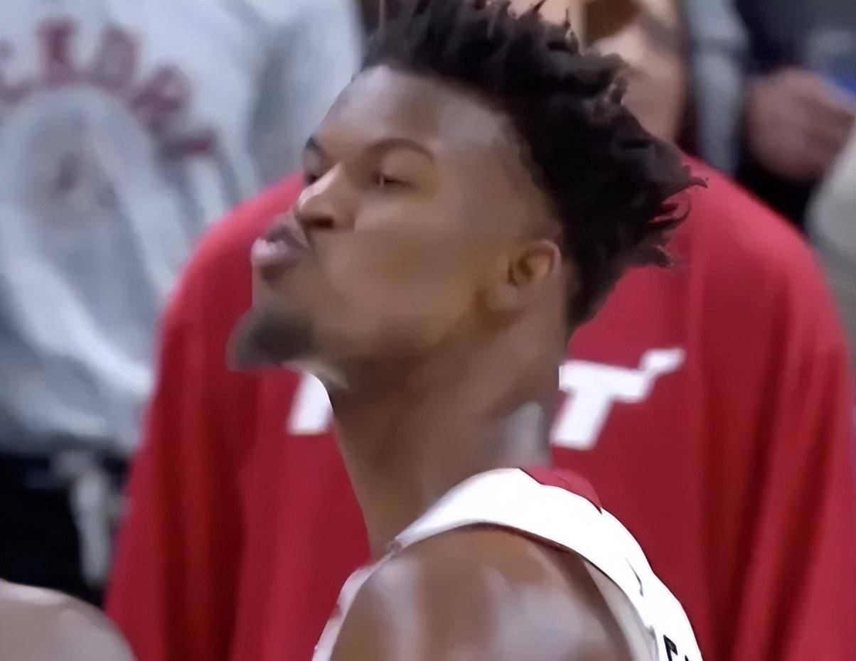 是的,这是一个曾经敢于与联盟最强硬汉巴特勒正面交锋的男人,沃伦甚至