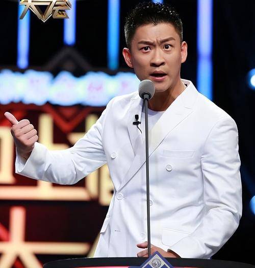 郭麒麟亲了郭德纲,消除父子不和传闻_曹云金_王惠_汾阳