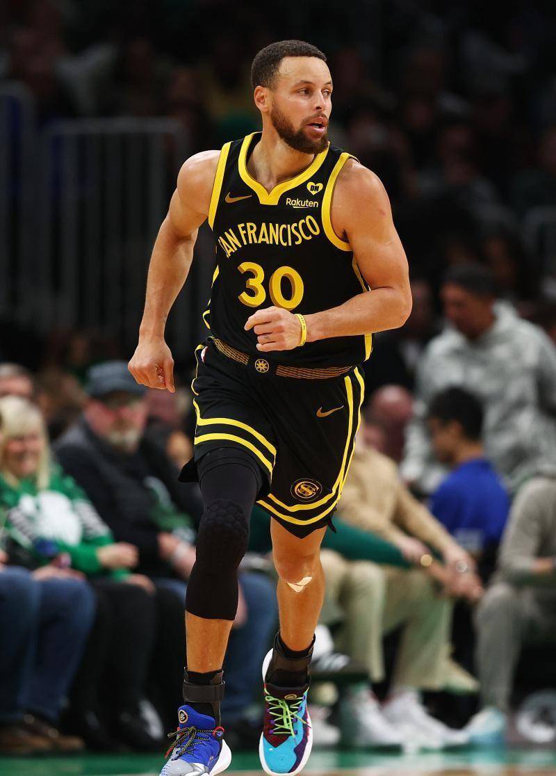 原创库里本赛季第三次单场三分球命中0个下滑是不争的事实对身体素质