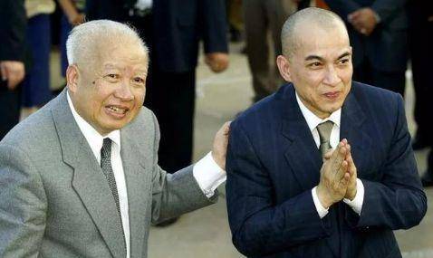 国王生了两个儿子,一个像天使,一个像魔鬼_王子和_莫尼克_西哈莫尼