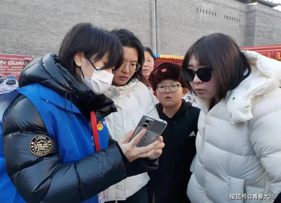 者引导和帮助应聘者通过扫描二维码匹配岗位大同二中团委以"服务社会