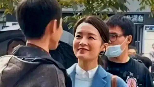 张一山和李沁的恋情曝光,甜蜜手牵手逛街_爱情_照片_魔法