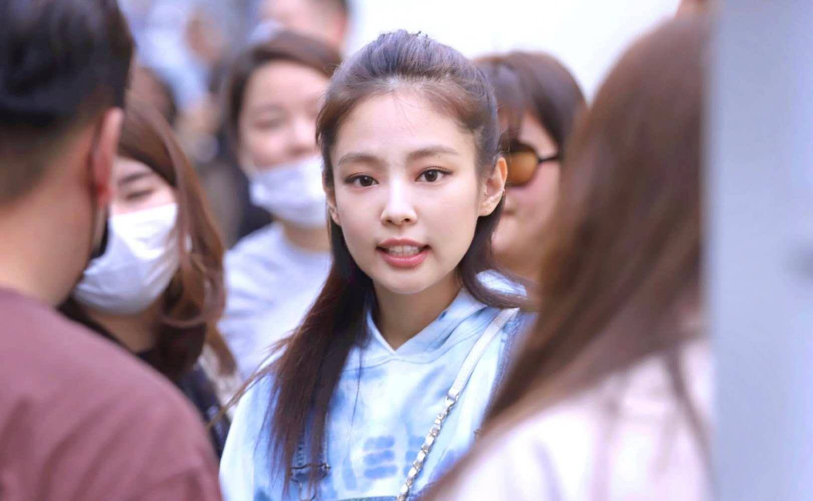 jennie代言乐天产品,粉丝狂喊买买买,却遭到网友抵制_组合_因为_lisa