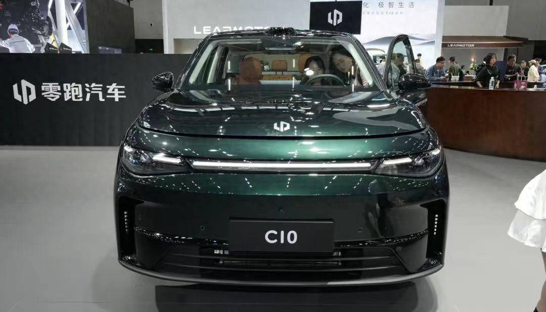 车评观察《车评社》最近上市的新车,真的一个比一个卷,在以比亚迪为