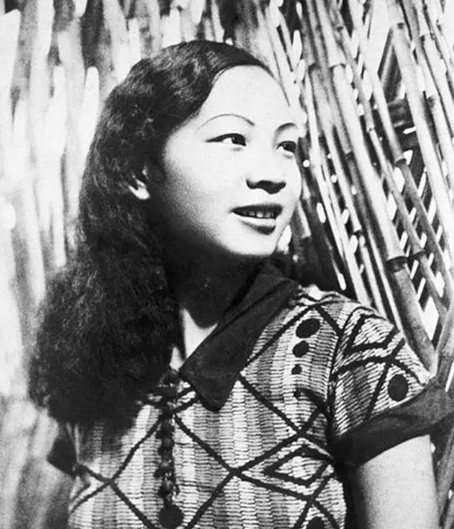 8岁父母双亡,13岁被卖青楼,35岁名满天下,82岁因