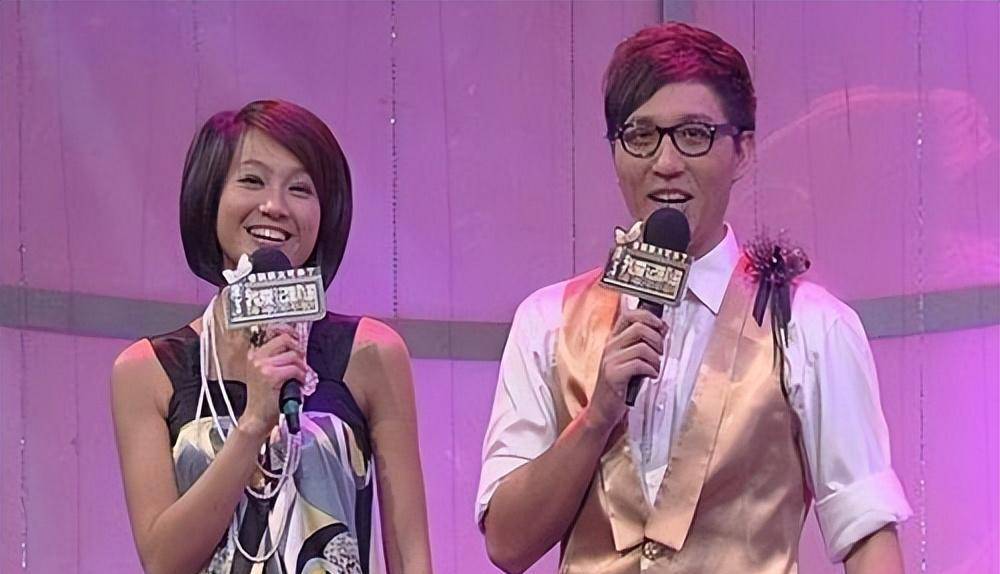 朱丹与华少依附《我爱记歌词》首先爆红.