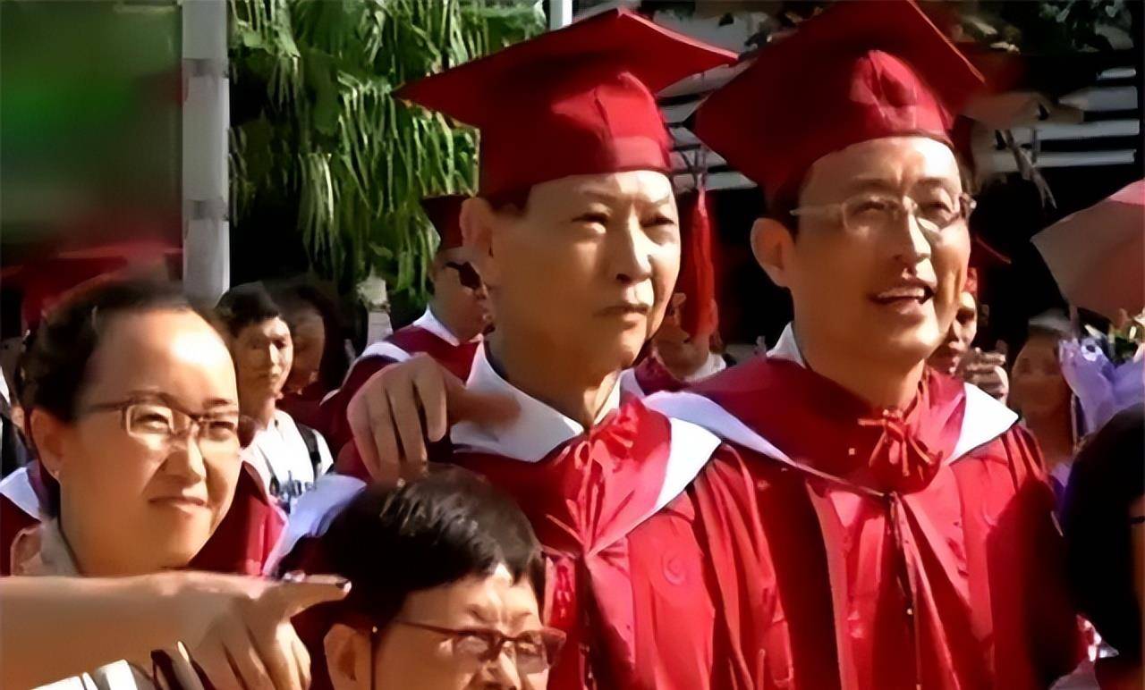 77岁治好自己肝癌,80岁被授予博士_王炳_妻子_陈清珠