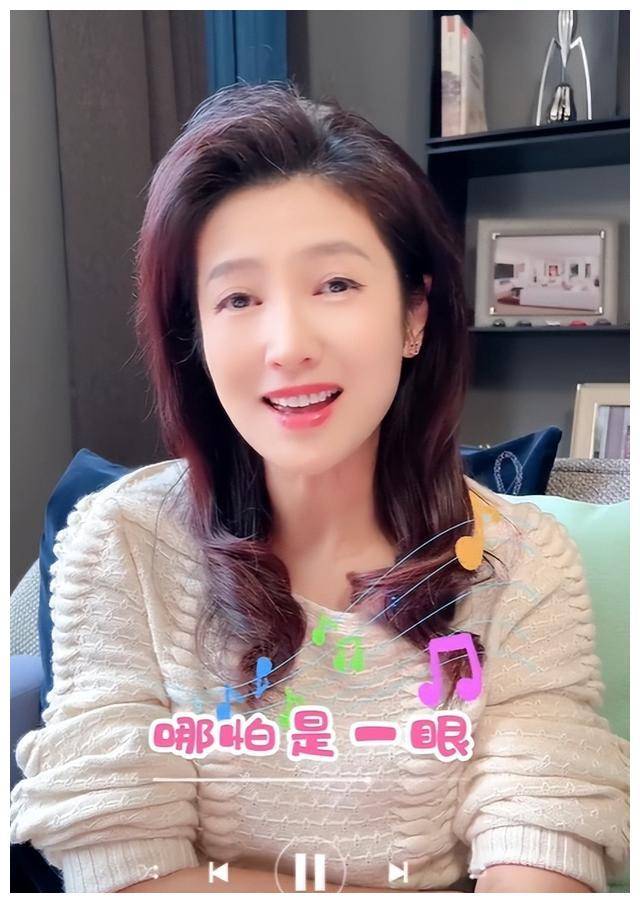 这也让人不禁想起徐春妮曾经的轰轰烈烈的婚姻经历,以及她与现任男子