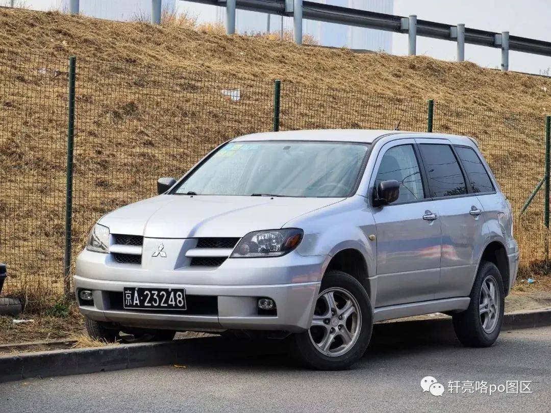 由北京吉普引进的欧蓝德,是三菱汽车在2003年推出的城市suv车型,他们