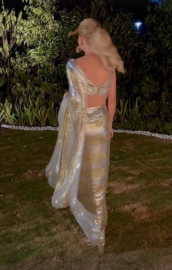 伊万卡印度之旅狂欢不止!金银露背纱丽与女儿共舞,老公形象却显老态?