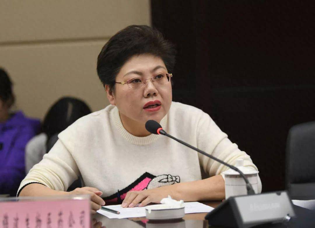 山西女大学老师,创业前10年埋头研发,49岁登上富豪榜成晋城首富_杨霞