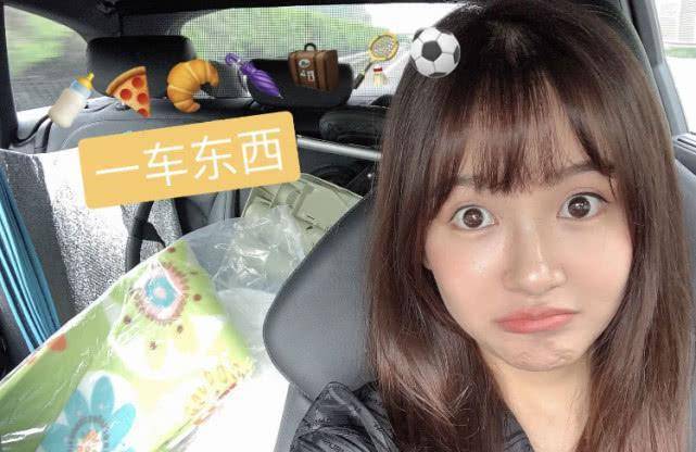 原创张子萱带两个女儿出游老二胖嘟嘟超有肉感安安一细节被赞懂事