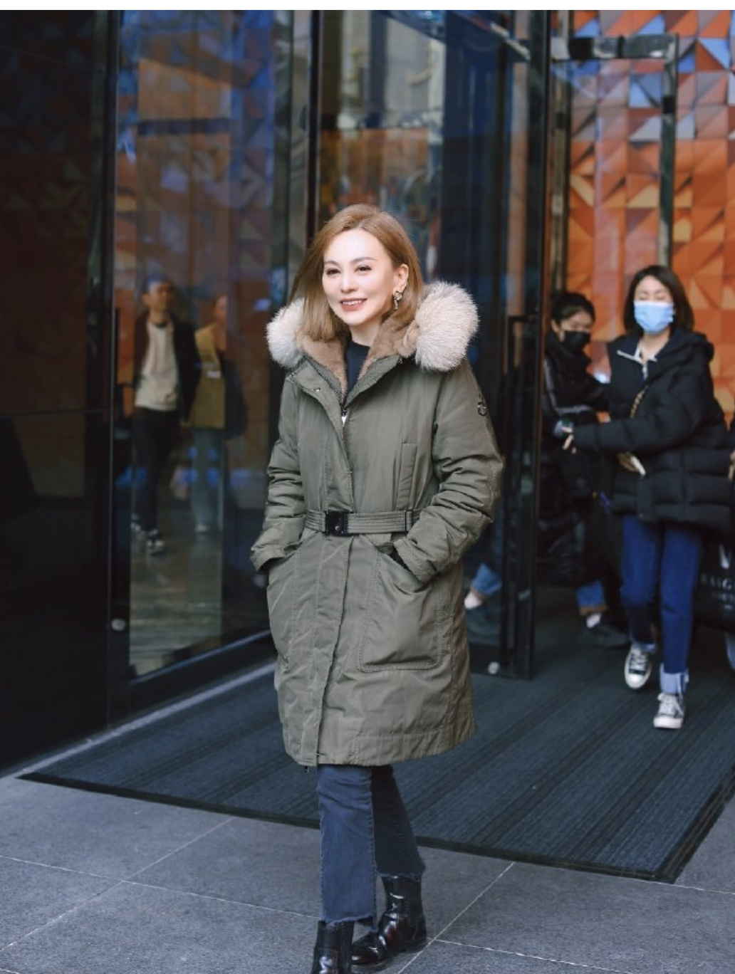 54岁「雪姨」王琳:一身粉色衣服像30岁,如今状态不比林心如差_时候