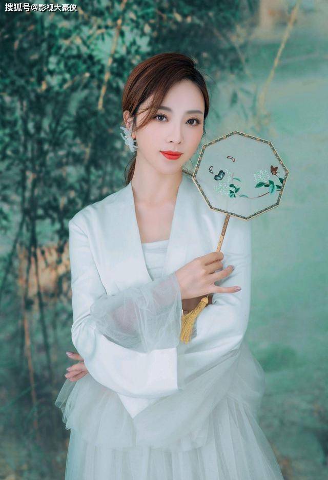 原创盘点最美的八位央视春晚主持人就连朱迅都只能排在最后