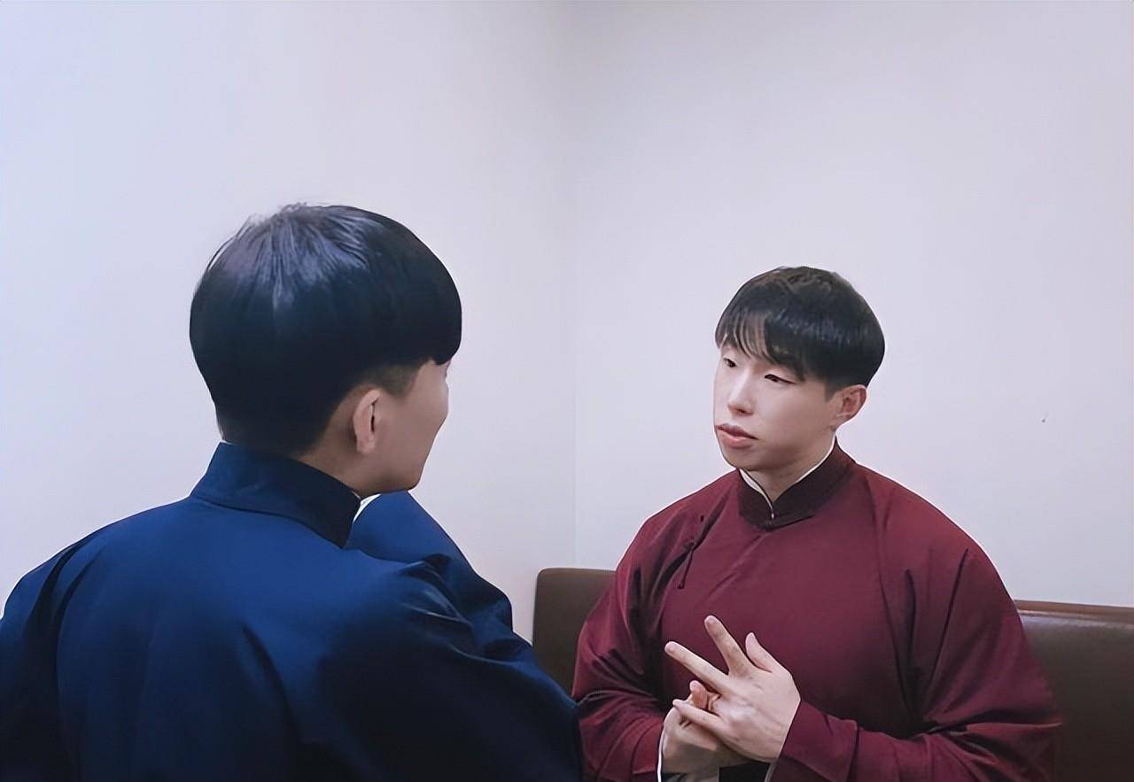 德云社何九华迎来37岁生日,深夜晒照引热议,评论区满满的祝福