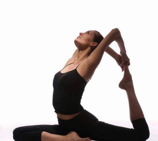 原创想要留住少女感一起学会这6个瑜伽动作瘦身还能提高气质